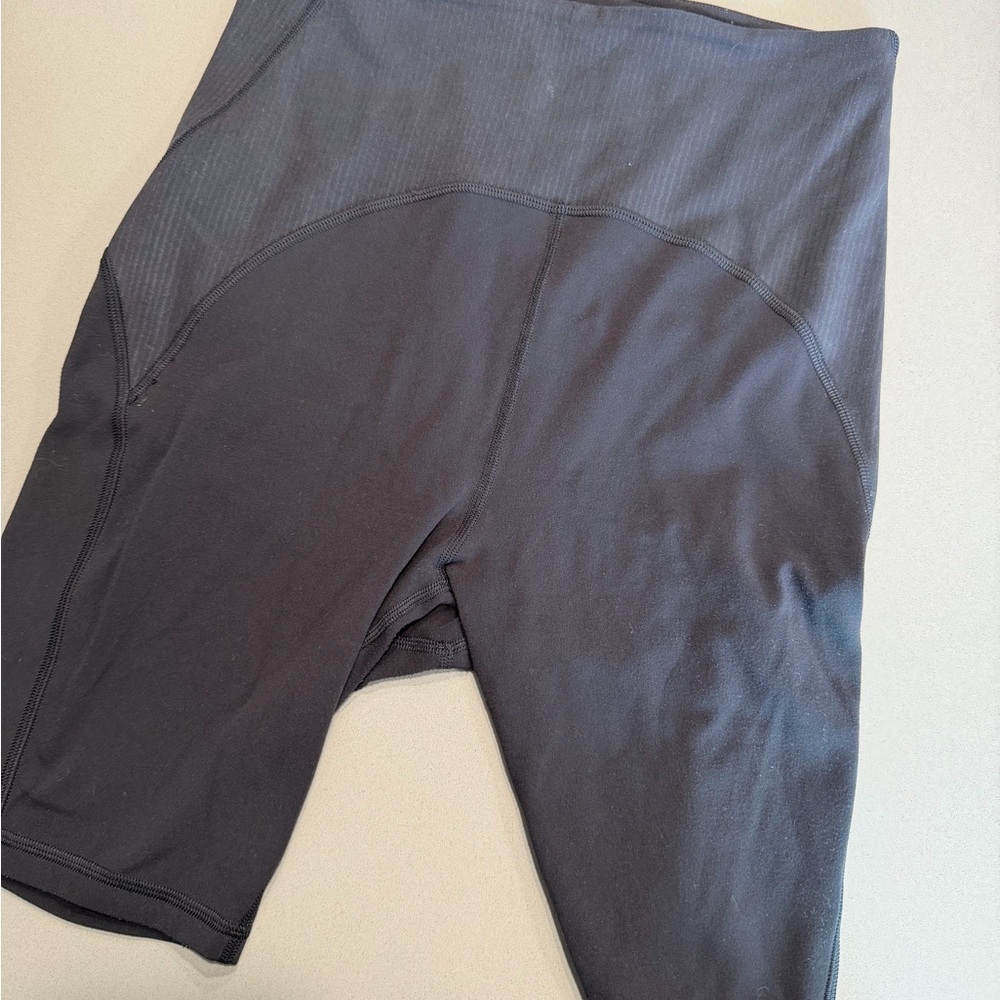 lululemon women’s biker shorts - Picture 3 of 3